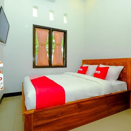 OYO 2284 Grand Villa Meninting Montongbuwoh Exterior foto