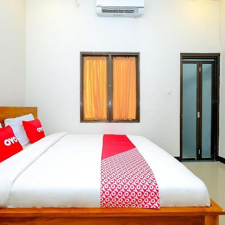 OYO 2284 Grand Villa Meninting Montongbuwoh Exterior foto
