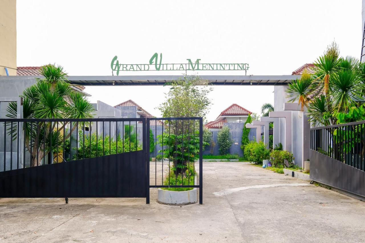 OYO 2284 Grand Villa Meninting Montongbuwoh Exterior foto